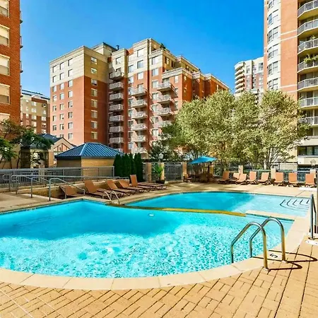 Stylish Condo Near Ballston Metro